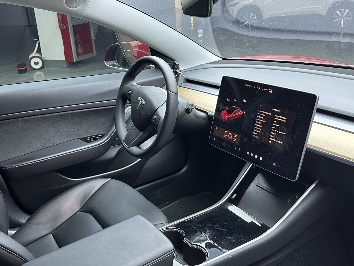 2020年4月特斯拉 Model 3  2019款 標(biāo)準(zhǔn)續(xù)航后驅(qū)升級版