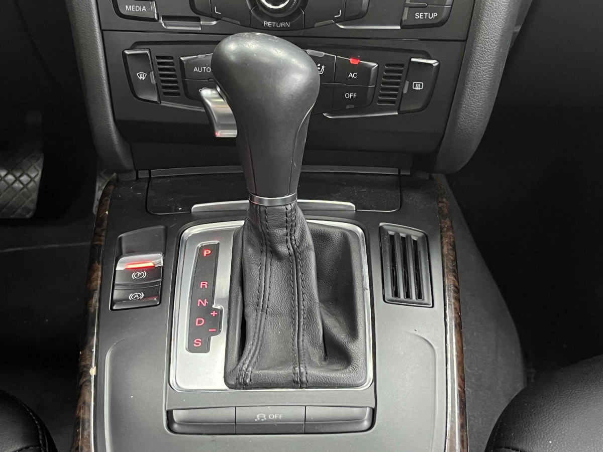 奧迪 奧迪A4L  2011款 2.0 TFSI 標準型圖片