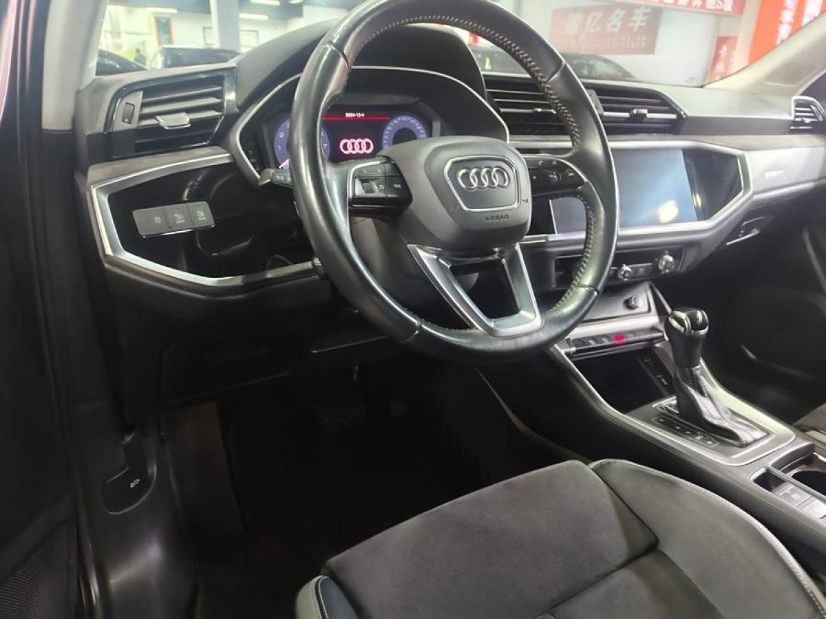 奧迪 奧迪Q3  2019款  35 TFSI 進(jìn)取動(dòng)感型圖片