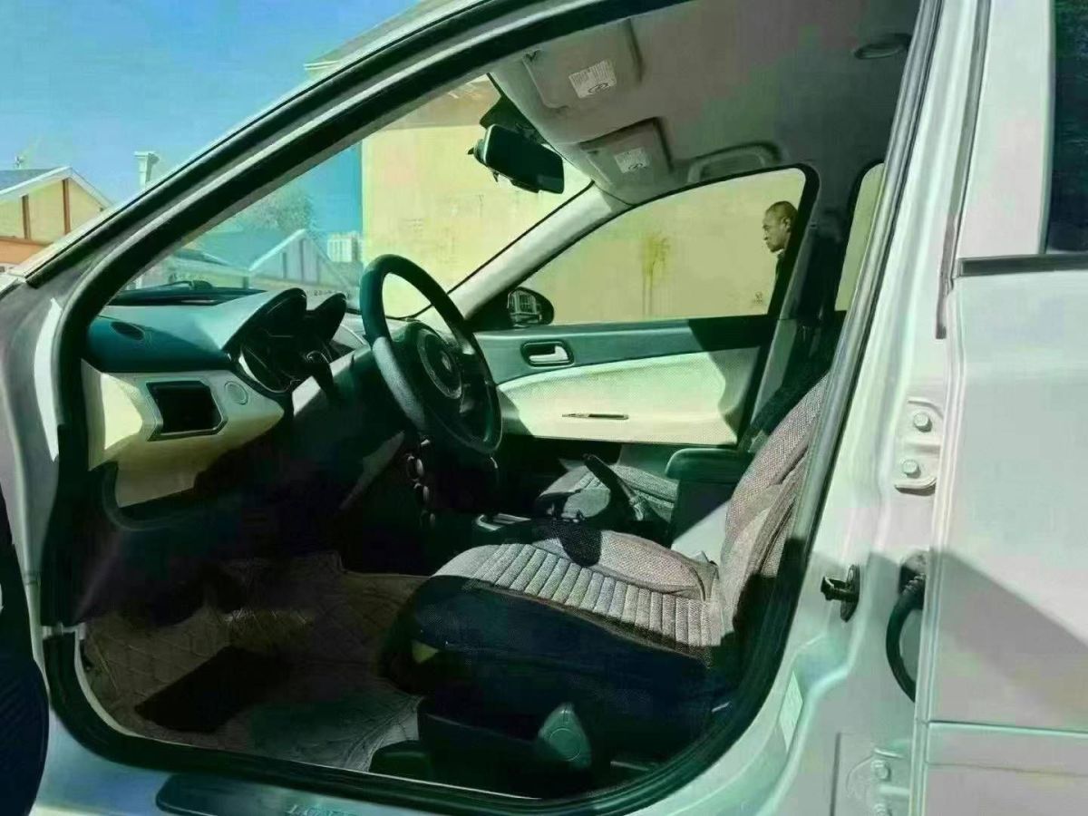 蓮花 蓮花L5  2012款 Sportback 1.8L 自動(dòng)精智導(dǎo)航版圖片