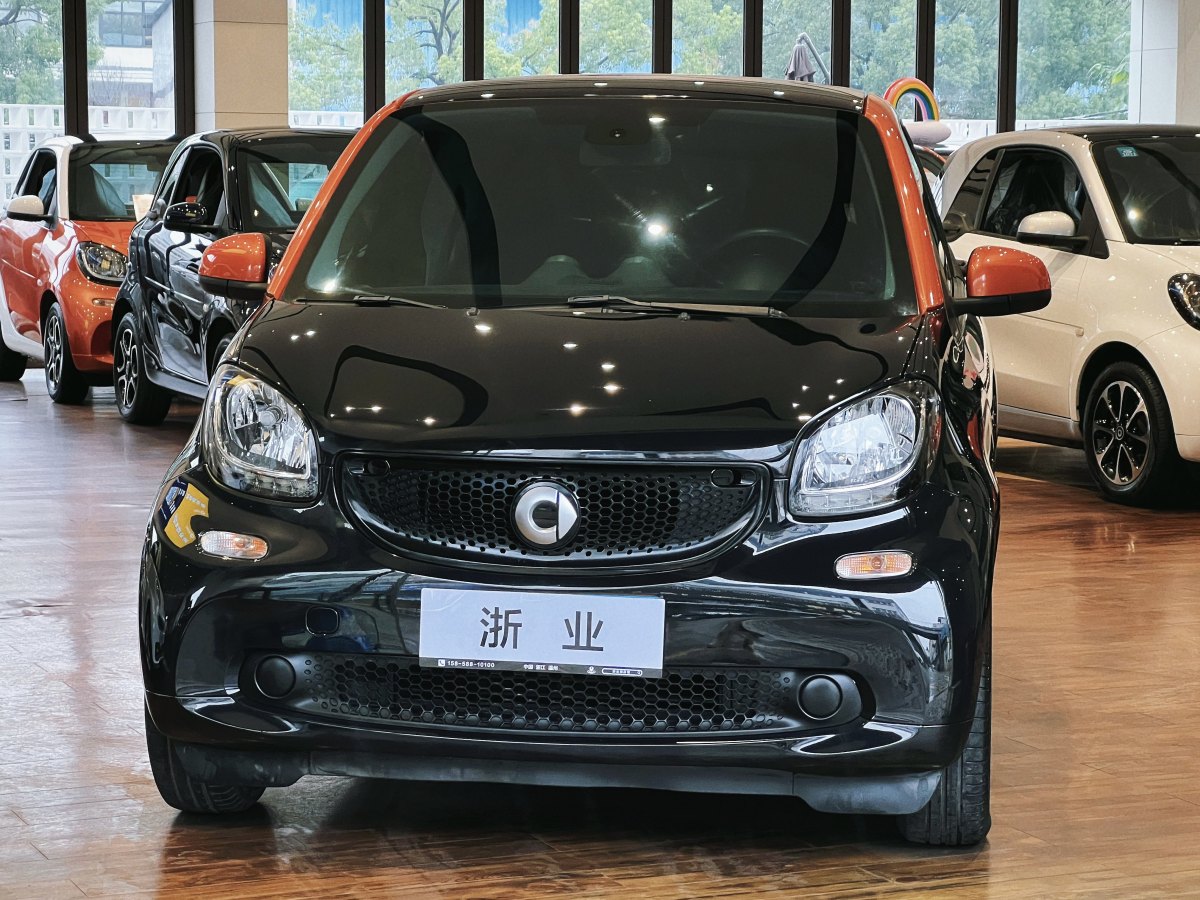 2016年8月smart fortwo  2015款 1.0L 52千瓦硬頂激情版