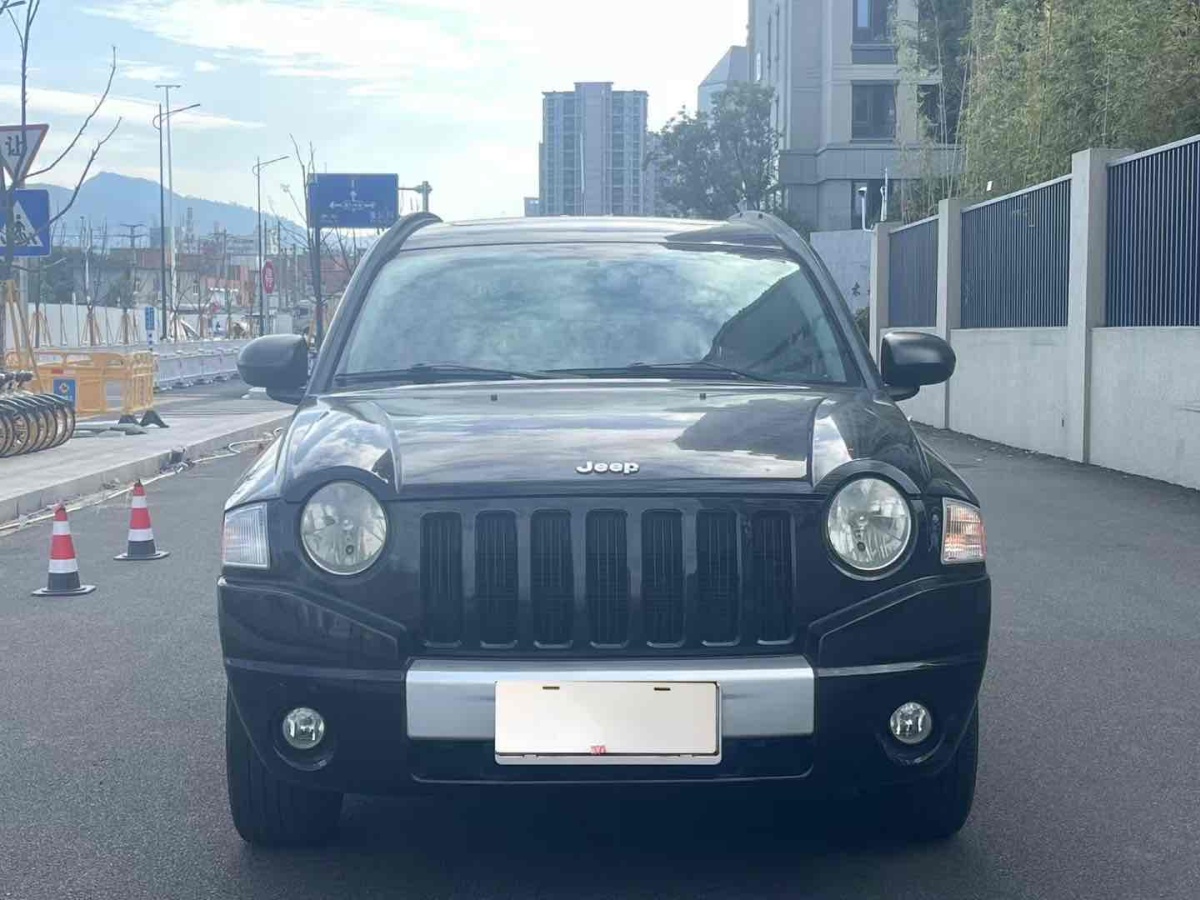 Jeep 指南者  2010款 2.4L 四驅(qū)世界杯特別版圖片