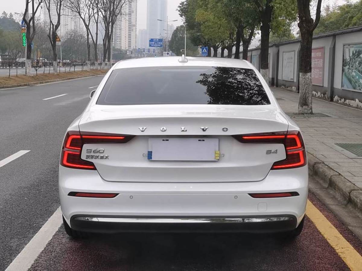 2022年8月沃爾沃 S60L  2023款 B4 智遠(yuǎn)豪華版