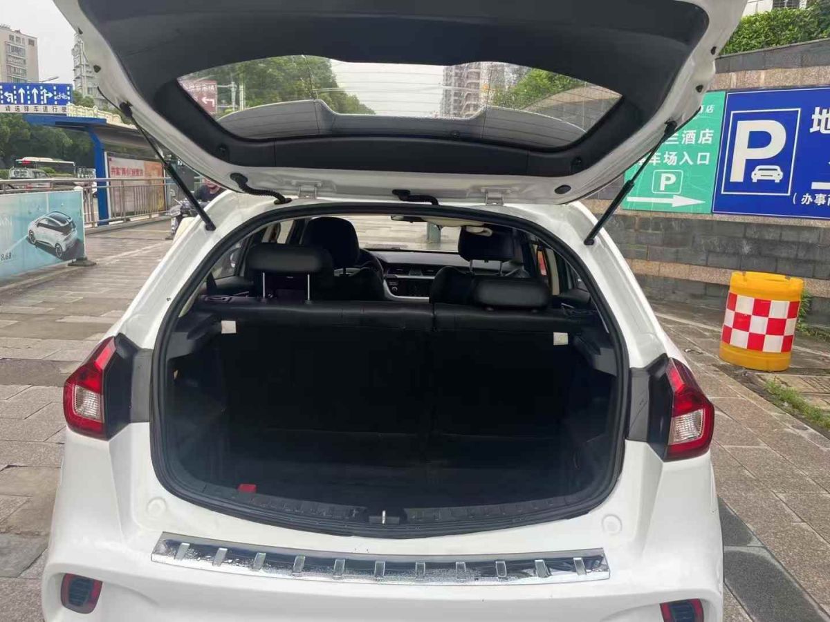 吉利 遠(yuǎn)景X3  2019款  升級(jí)版 1.5L CVT尊貴型圖片