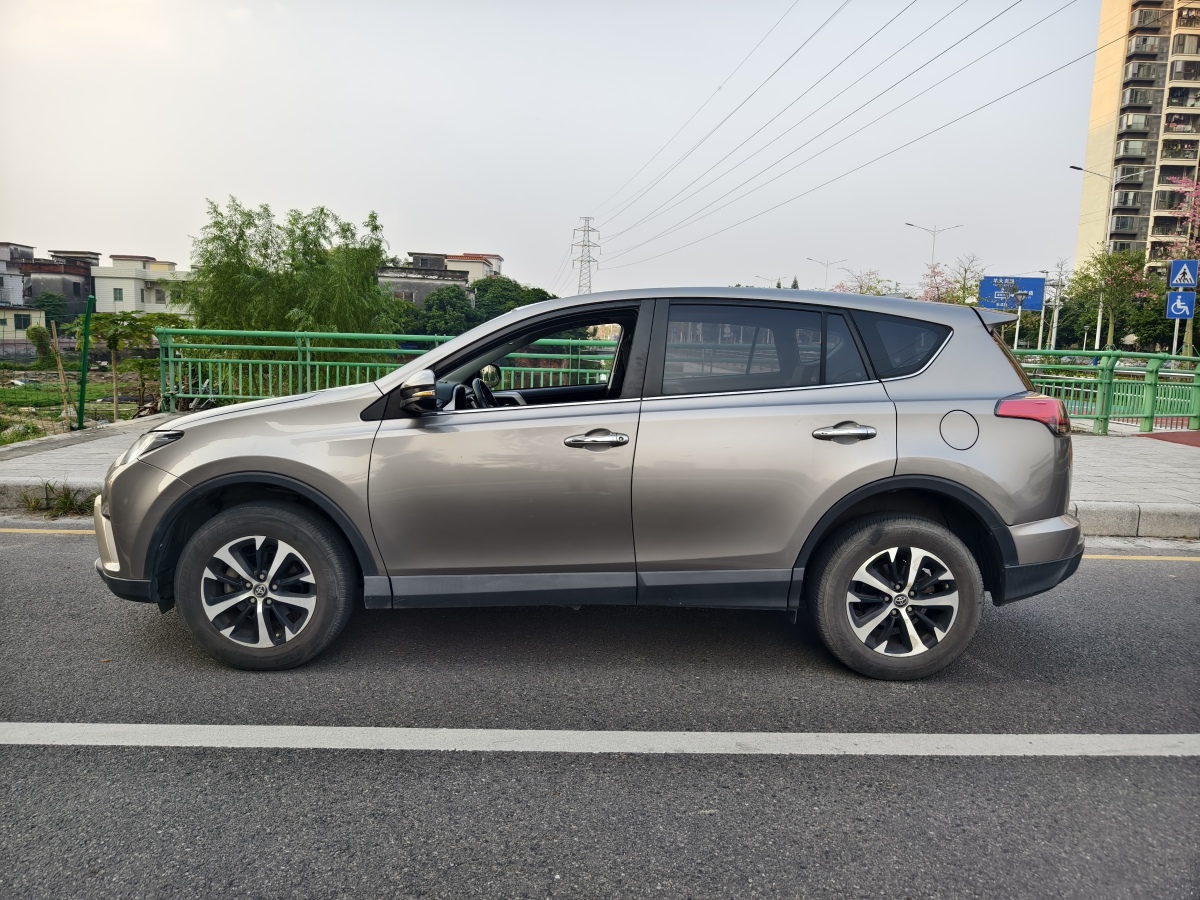 豐田 RAV4  2019款 榮放 2.0L CVT兩驅(qū)智尚版圖片