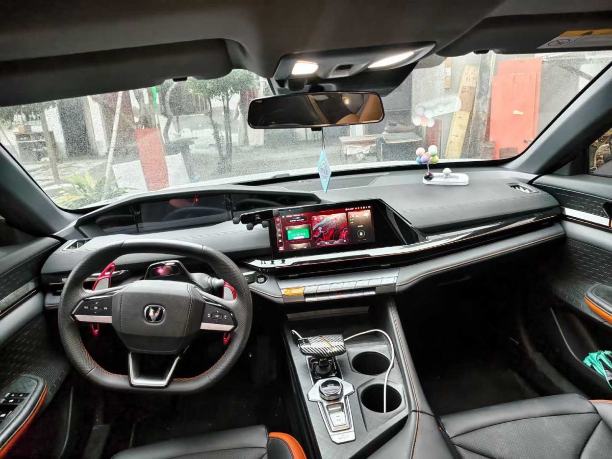 長安 長安UNI-V  2023款 1.5T 尊享型圖片