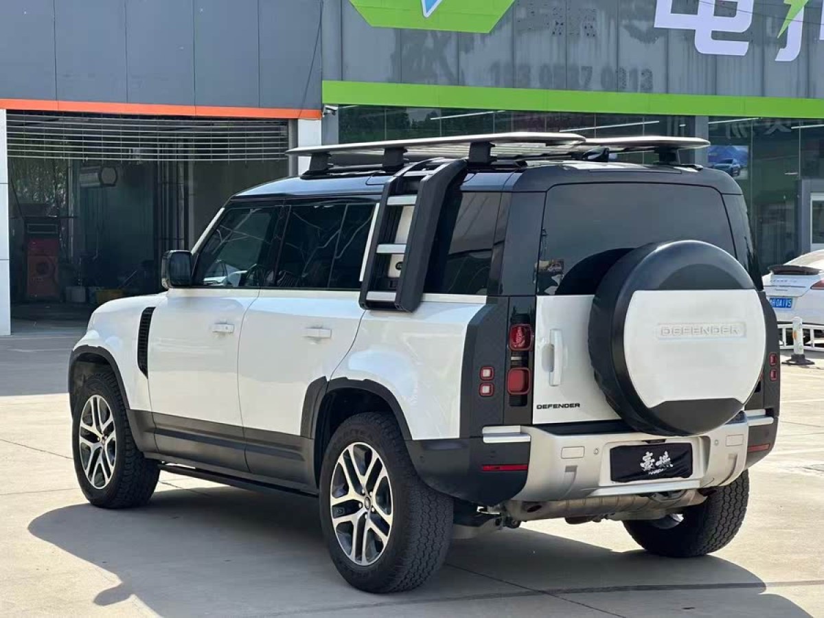 路虎 衛(wèi)士  2022款 90 3.0T P400 暗黑特別版圖片