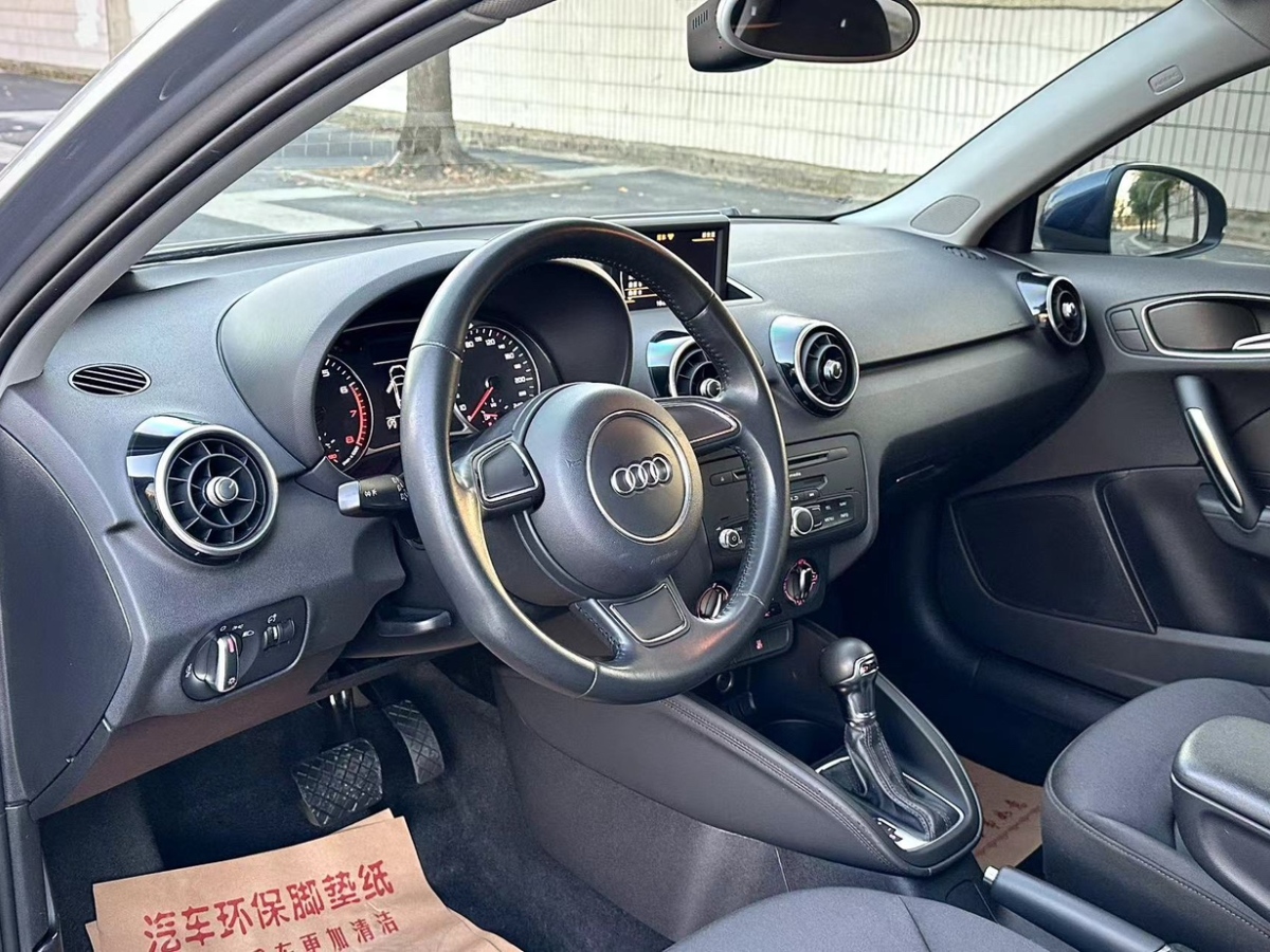 奧迪 奧迪A1  2014款 30 TFSI 技術(shù)型圖片