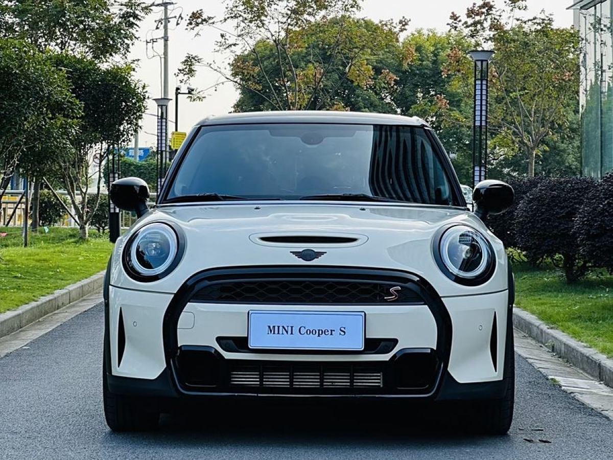 MINI MINI  2022款 改款 2.0T COOPER S 藝術(shù)家 五門版圖片