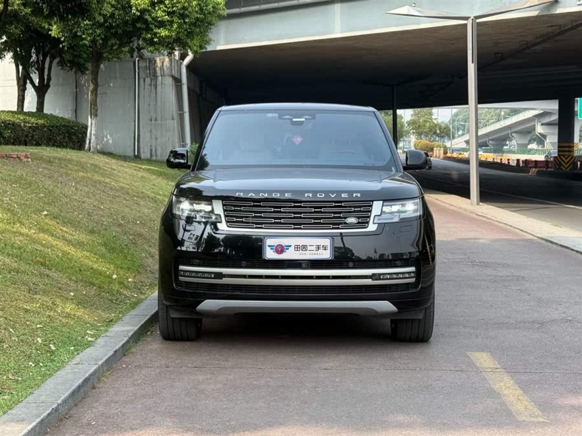 路虎 攬勝  2024款 3.0 L6 400PS 盛世加長(zhǎng)版 七座圖片