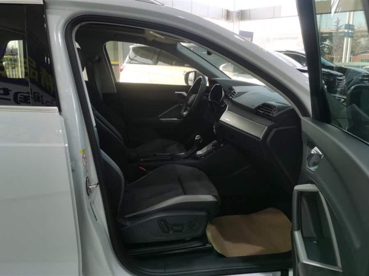 奧迪 奧迪Q3  2022款 35 TFSI 時(shí)尚動(dòng)感型圖片