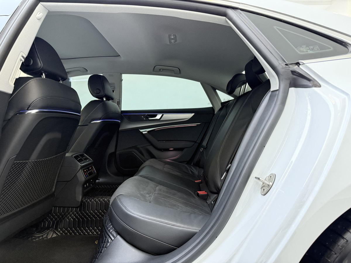 奧迪 奧迪A7L  2024款 45TFSI S-line 筑夢(mèng)型 流晶套裝圖片