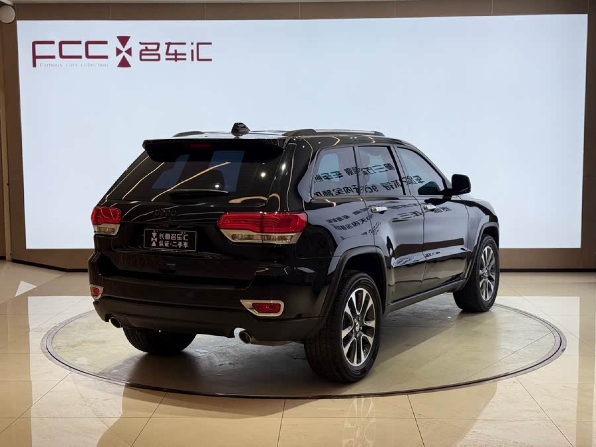 2019年6月Jeep 大切諾基  2017款 3.0L 舒享導(dǎo)航版