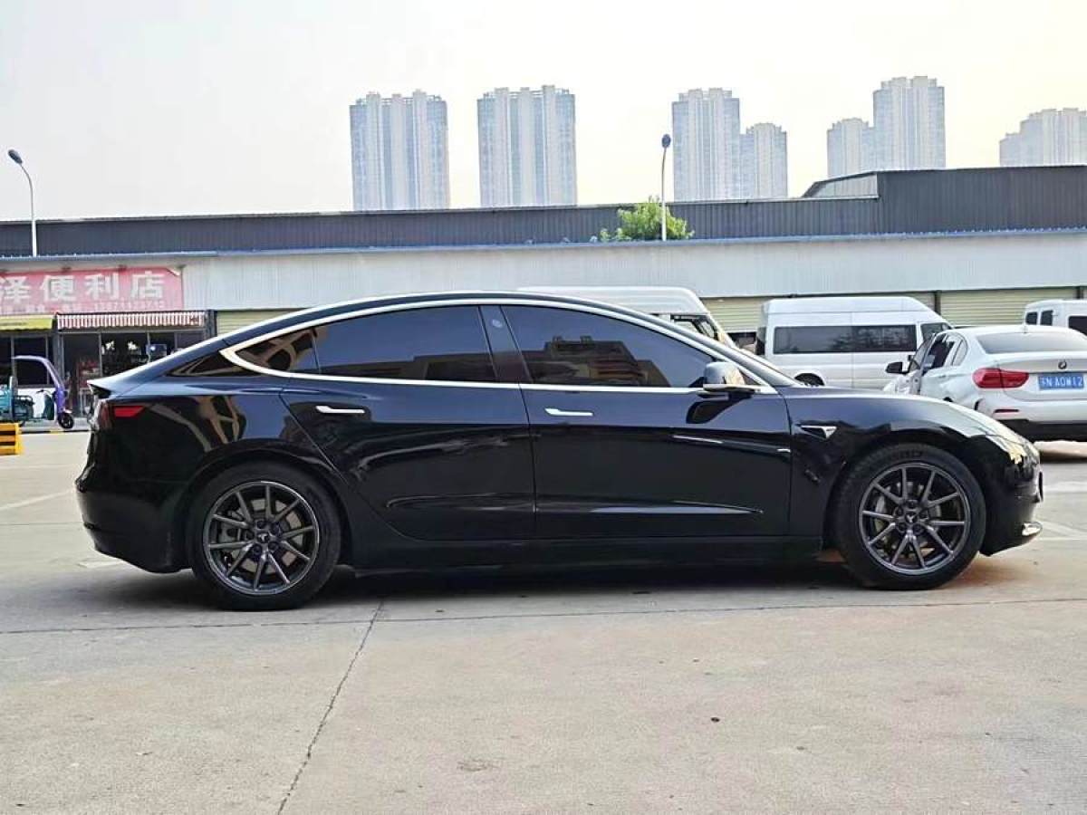 特斯拉 Model 3  2019款 標(biāo)準(zhǔn)續(xù)航后驅(qū)升級(jí)版圖片