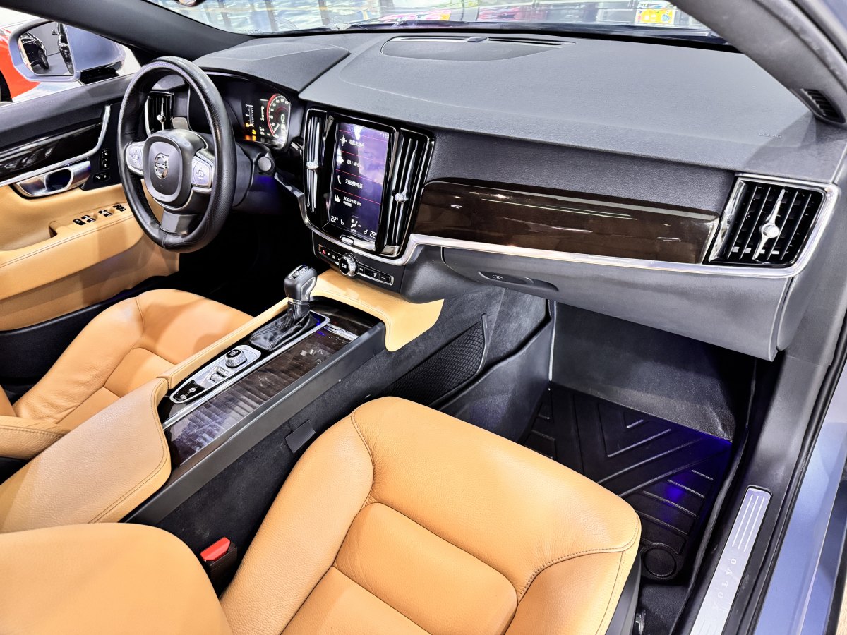 沃爾沃 S90  2018款 T4 智遠(yuǎn)版圖片