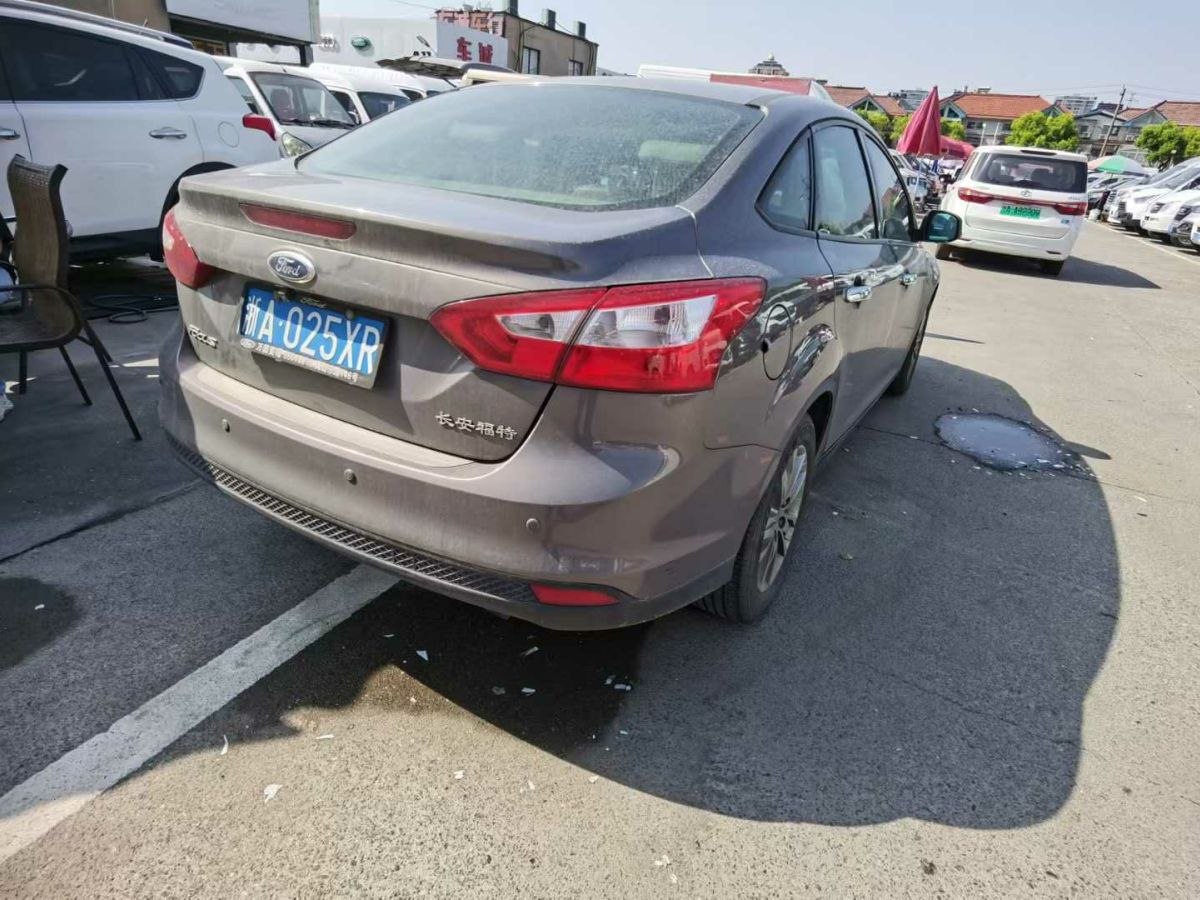 福特 福克斯  2012款 三廂 1.6L 手動(dòng)舒適型圖片