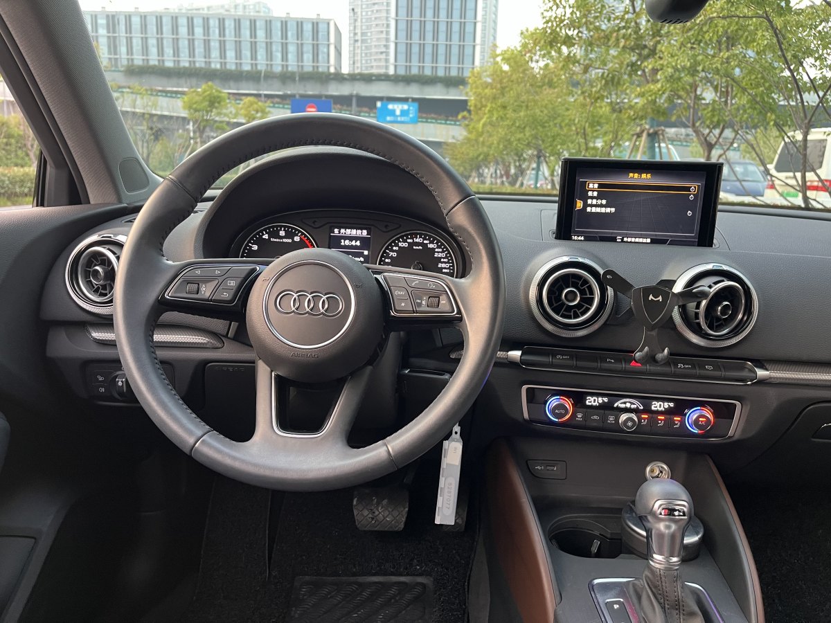 奧迪 奧迪A3  2019款 Sportback 35 TFSI 風(fēng)尚型 國(guó)VI圖片