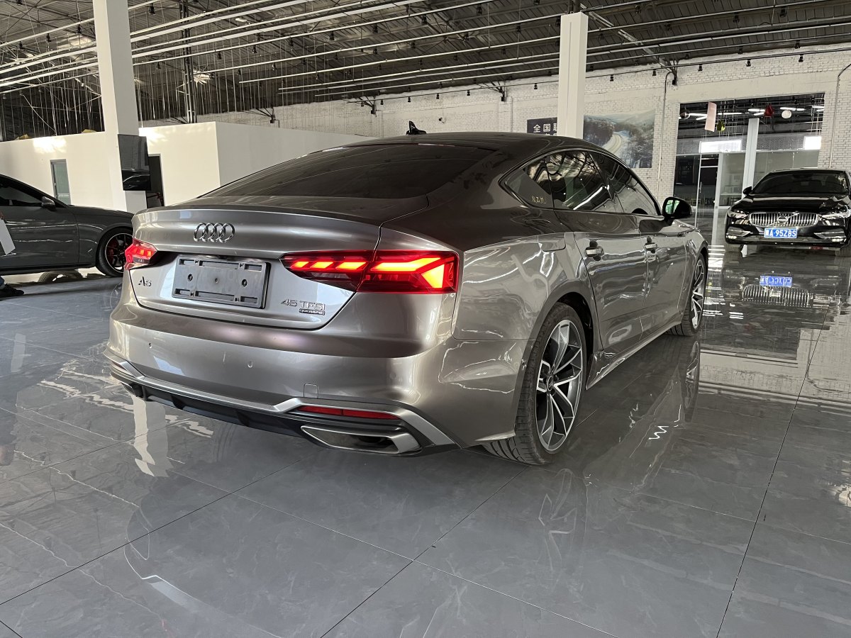 奧迪 奧迪A5  2023款 Sportback 45 TFSI quattro 臻選動(dòng)感型圖片