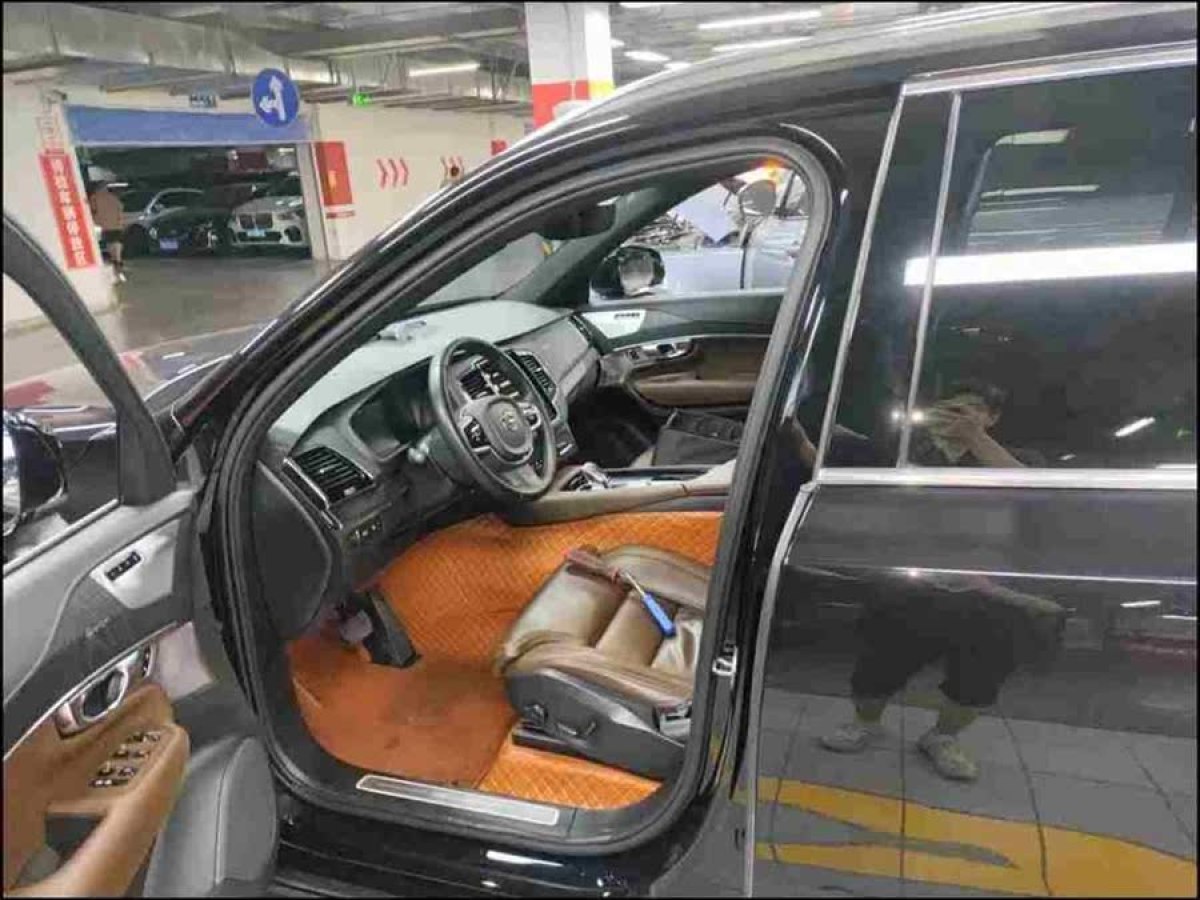 沃爾沃 XC90新能源  2022款 改款 E驅(qū)混動 T8 智尊豪華版 7座圖片