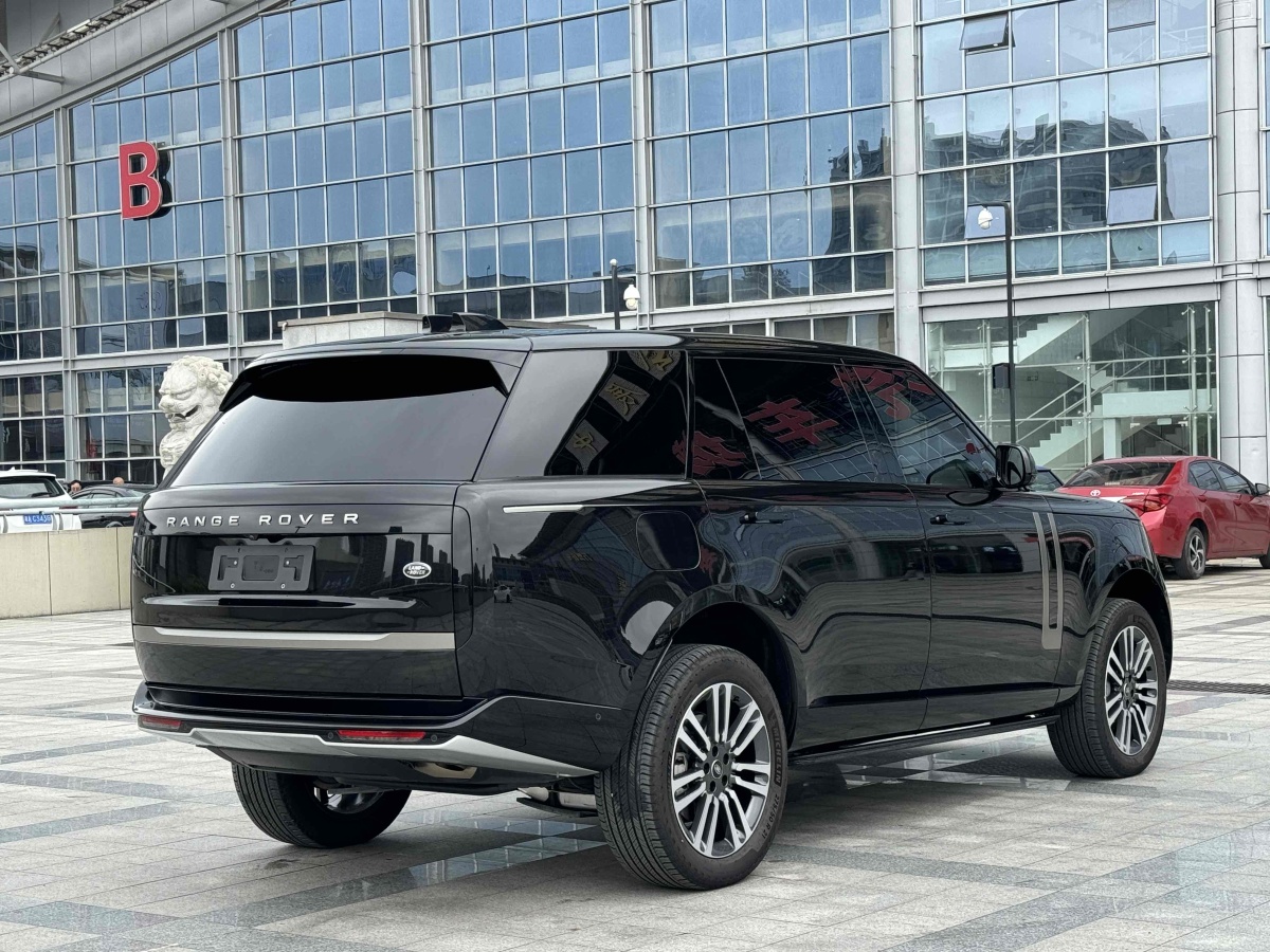 路虎 揽胜  2024款 3.0 L6 400PS 盛世加长版图片