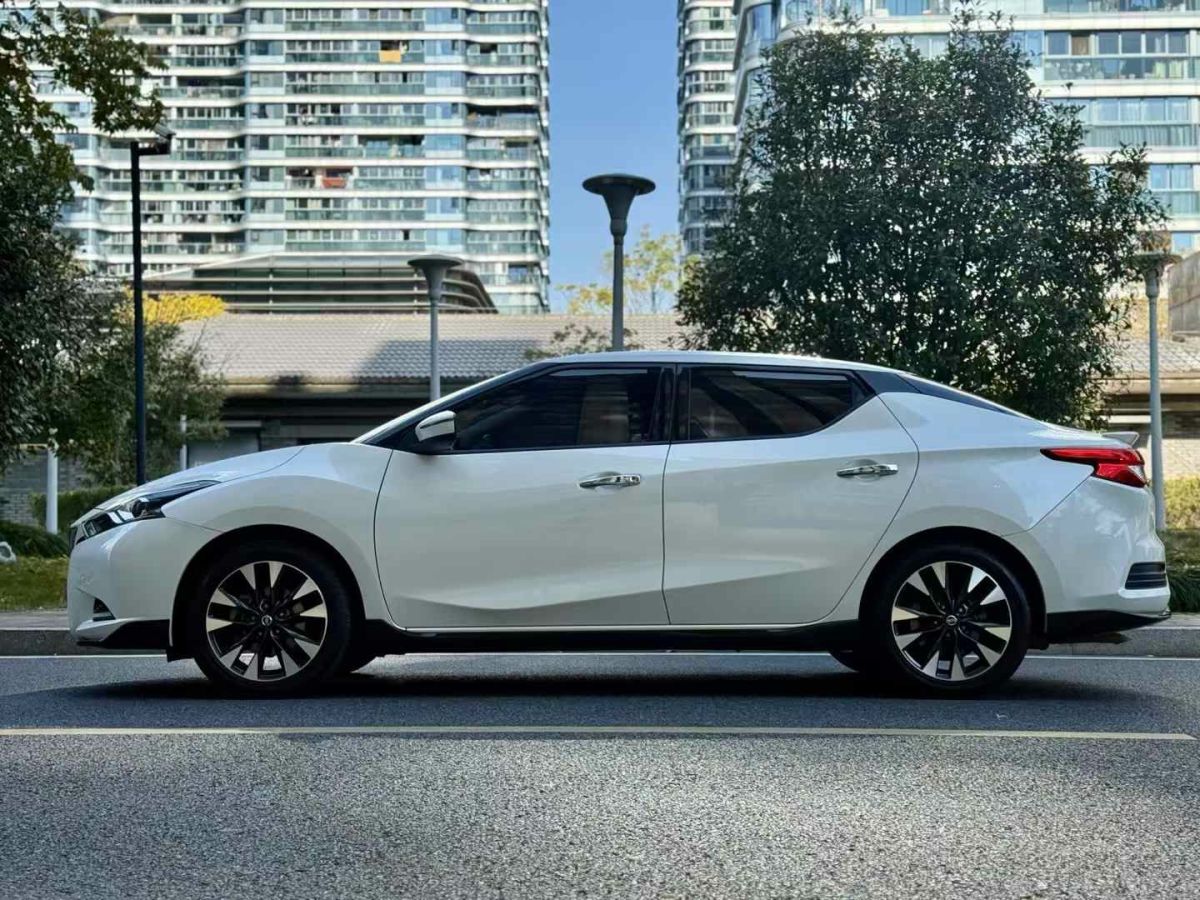 日產(chǎn) LANNIA 藍(lán)鳥  2020款 1.6L CVT智聯(lián)智酷版圖片