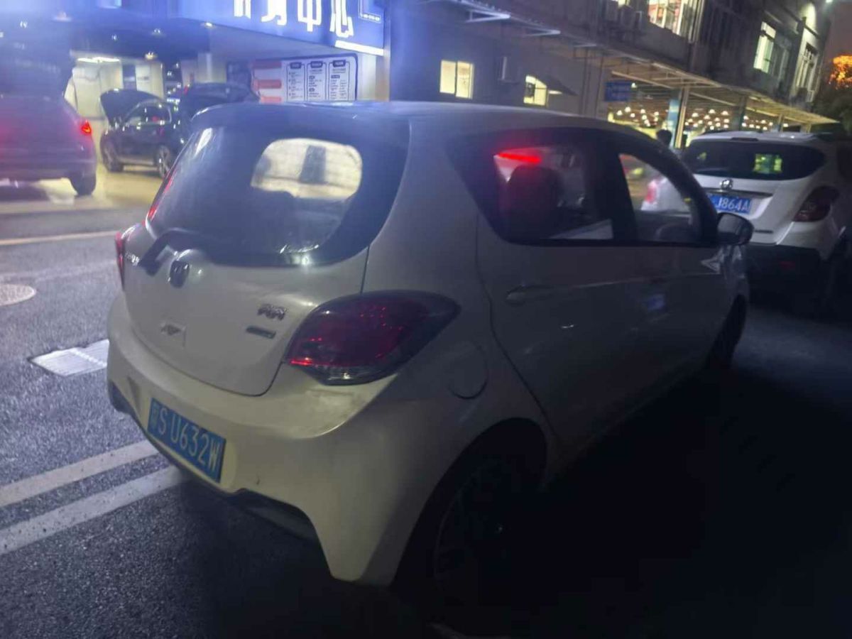 長(zhǎng)安 奔奔  2014款 1.4L IMT尊貴型圖片