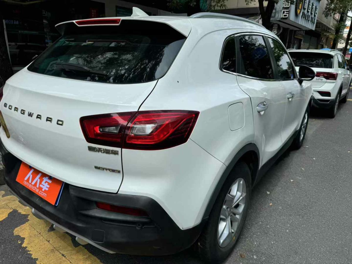 2019年4月寶駿 RM-5  2019款 1.5L CVT 24小時(shí)在線精英型 5座