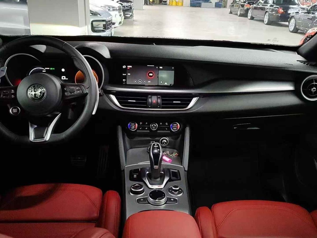 阿爾法·羅密歐 Stelvio 圖片