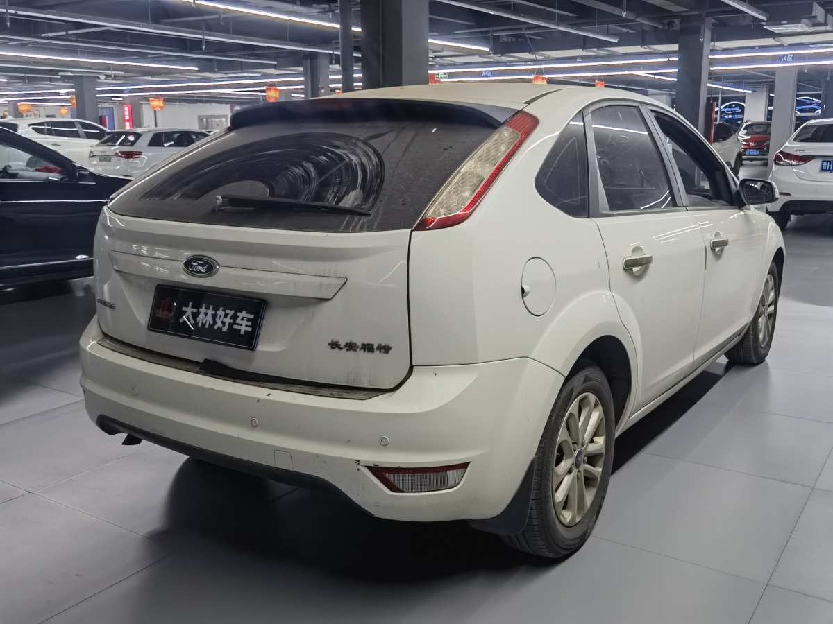 福特 福克斯  2013款 兩廂經(jīng)典 1.8L 手動(dòng)基本型圖片