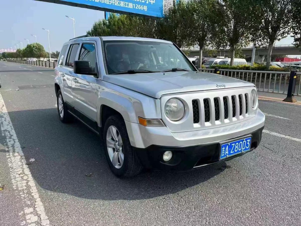 Jeep 自由客  2011款 2.4 70周年限量版圖片