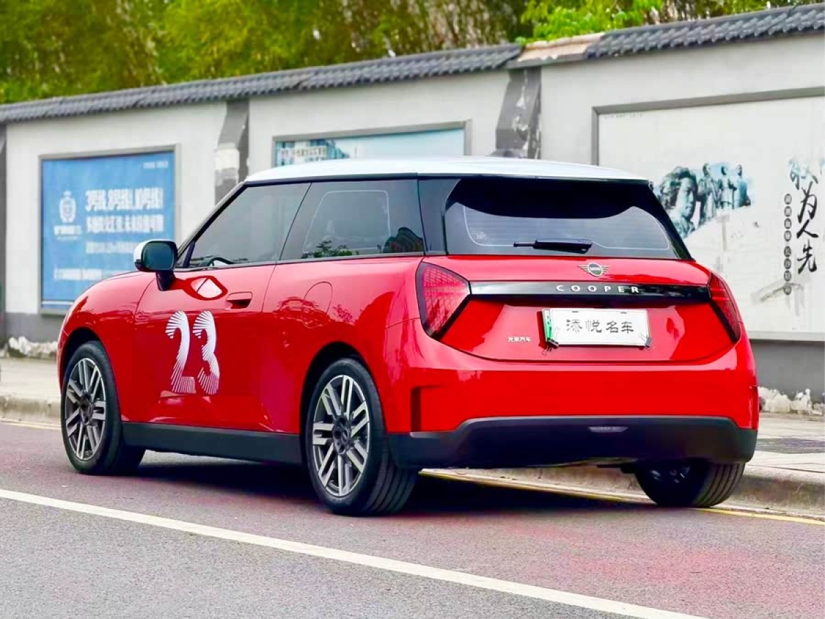 MINI 電動(dòng)MINI COOPER  2024款 456km COOPER E 經(jīng)典派圖片
