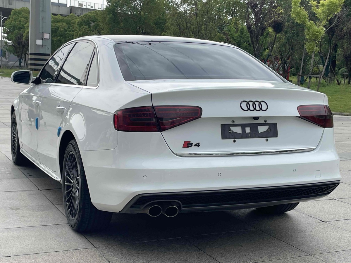 2016年3月奧迪 奧迪A4L  2016款 35 TFSI 自動(dòng)標(biāo)準(zhǔn)型