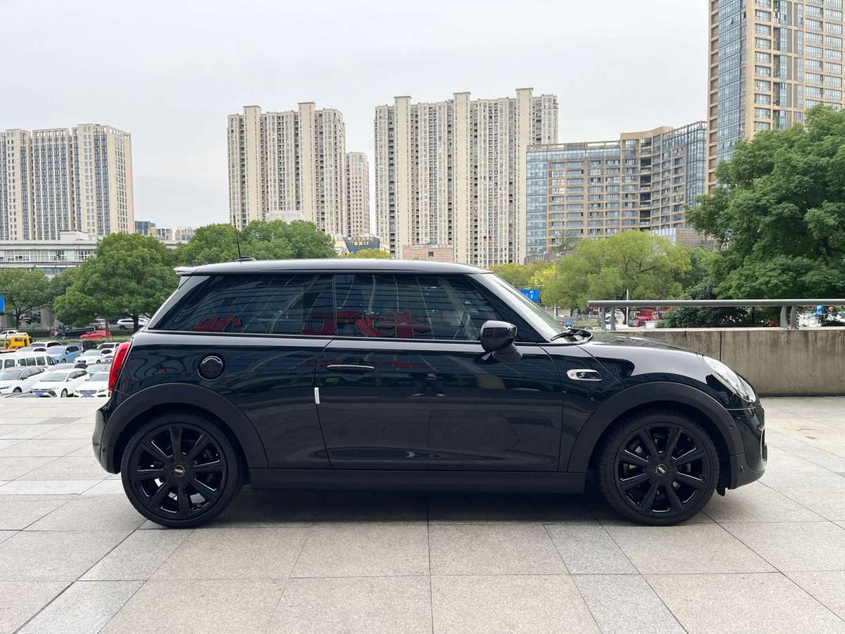 MINI MINI  2021款 2.0T COOPER S 叁柒號(hào)紀(jì)念版圖片