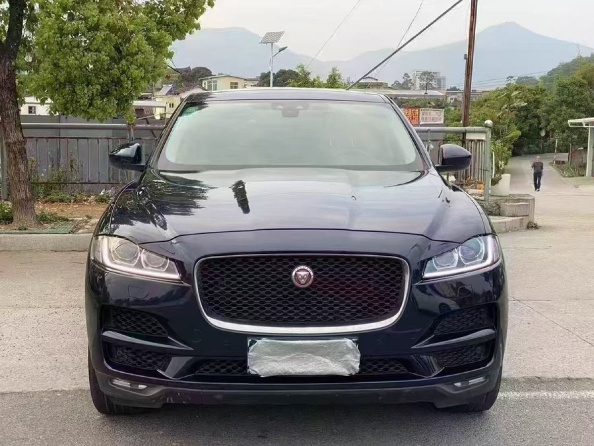 捷豹 F-PACE  2018款 2.0T 兩驅(qū)都市尊享版圖片
