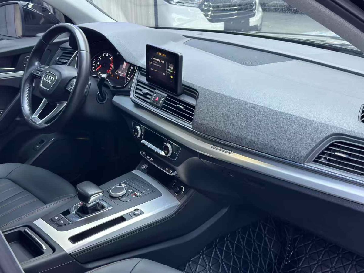 奧迪 奧迪Q3  2020款 35 TFSI 時(shí)尚動(dòng)感型圖片