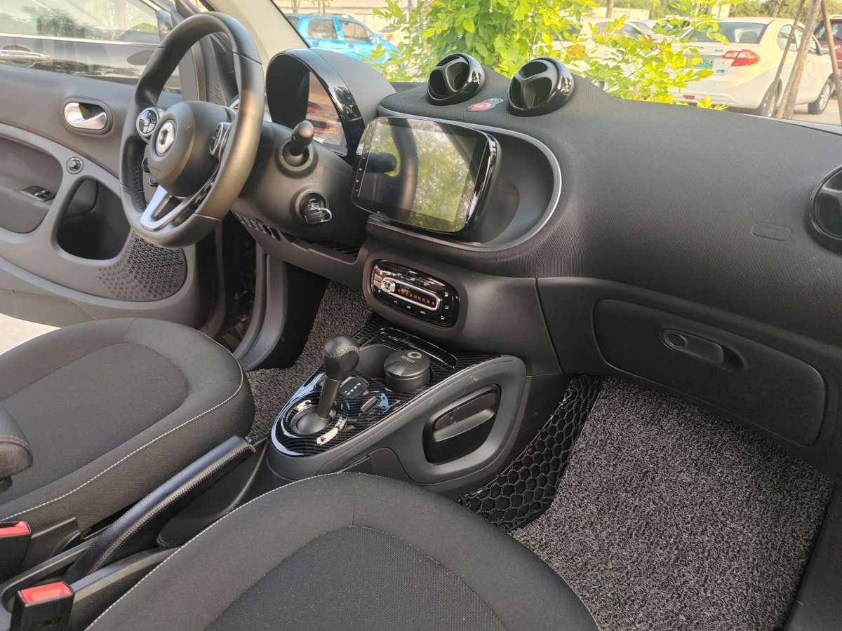 2018年06月smart fortwo  2018款 1.0L 52千瓦硬頂靈動版