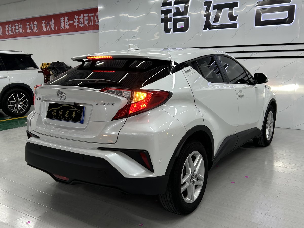 豐田 C-HR  2022款 2.0L 領(lǐng)先版圖片