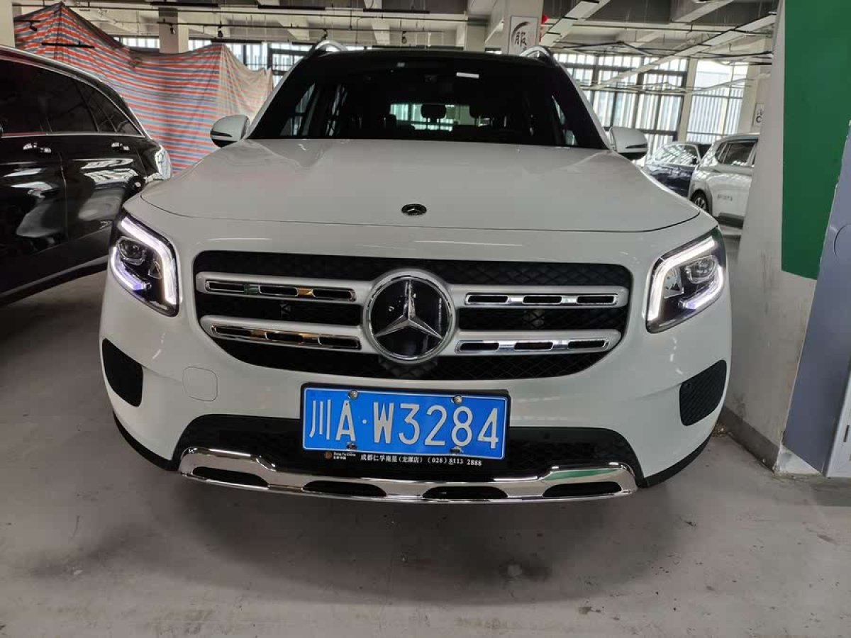 奔馳 奔馳GLB  2024款 改款 GLB 200 時(shí)尚型圖片