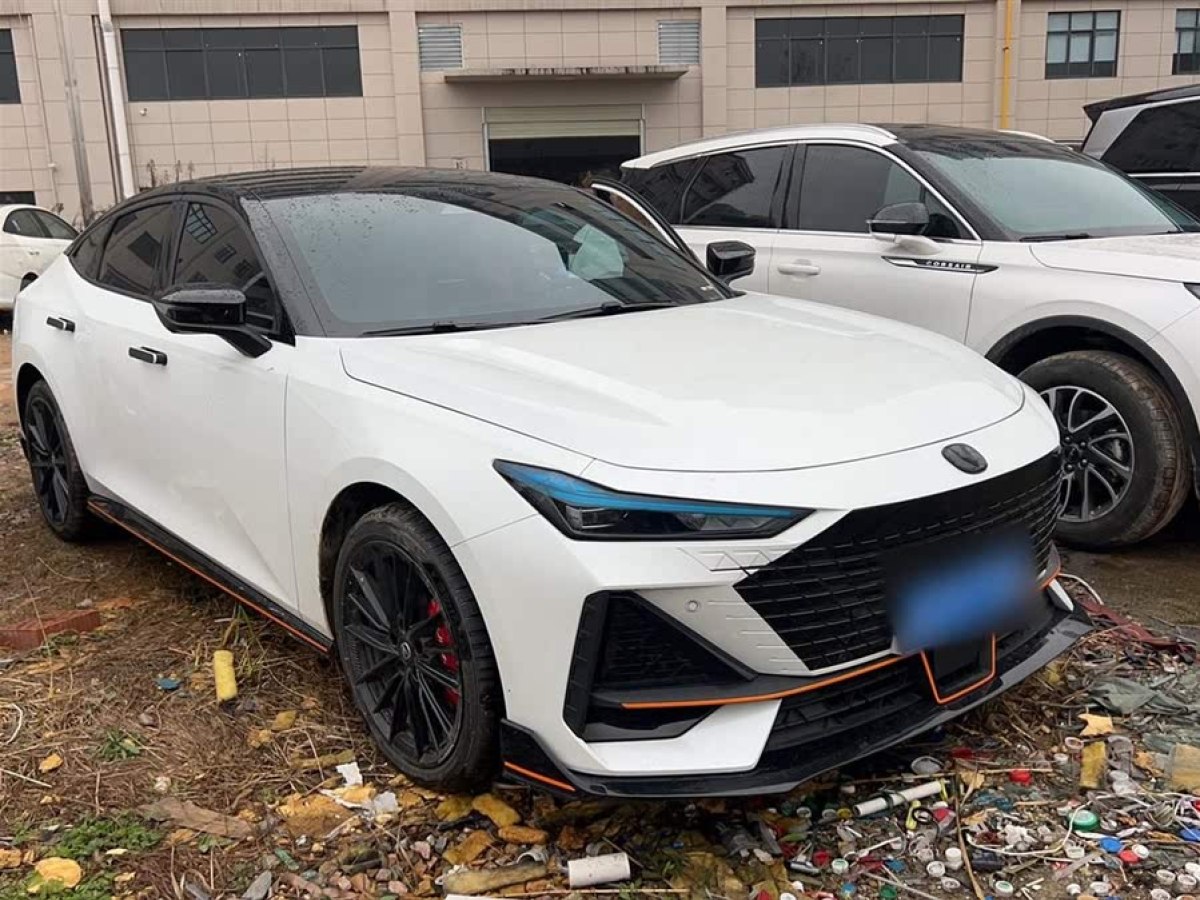 長安 長安UNI-V  2023款 1.5T 運(yùn)動版圖片