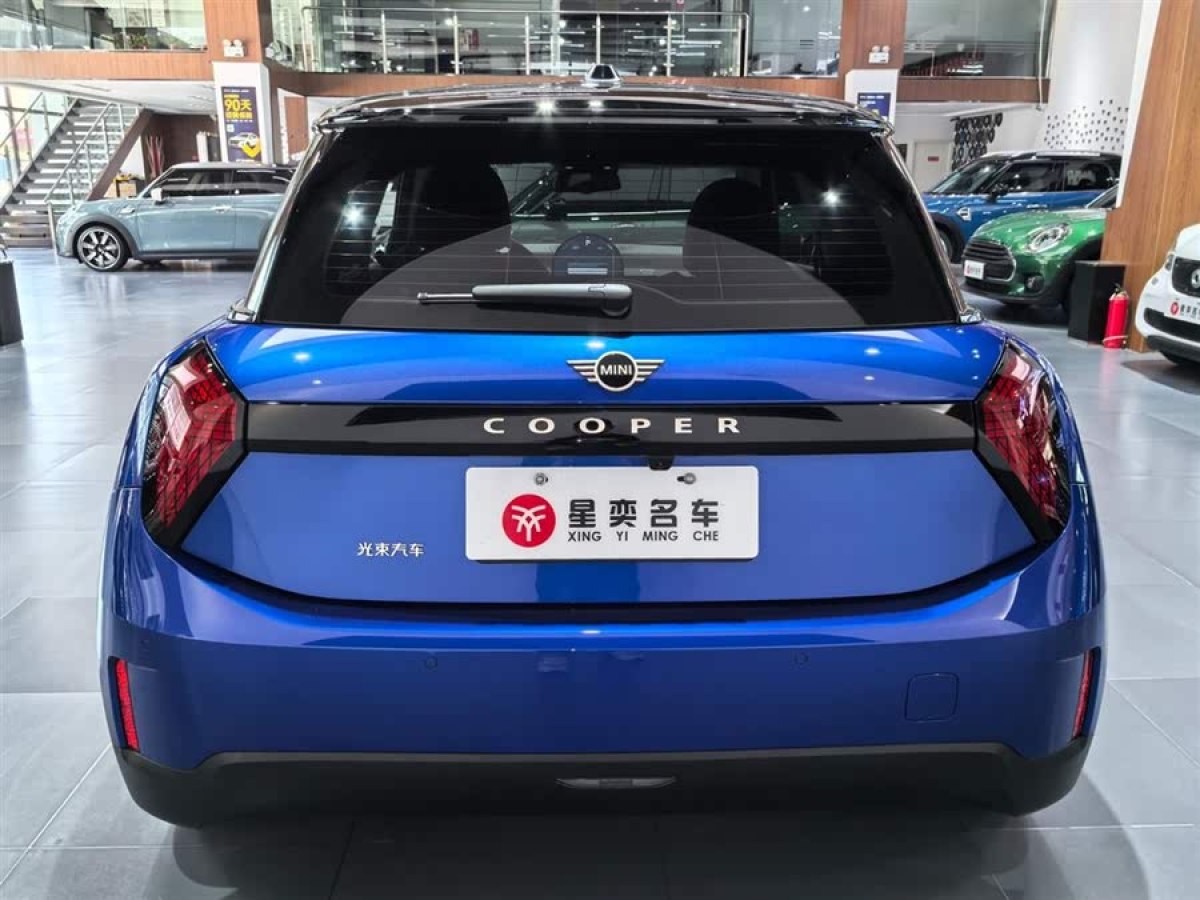 MINI 電動(dòng)MINI COOPER  2024款 456km COOPER E 經(jīng)典派圖片