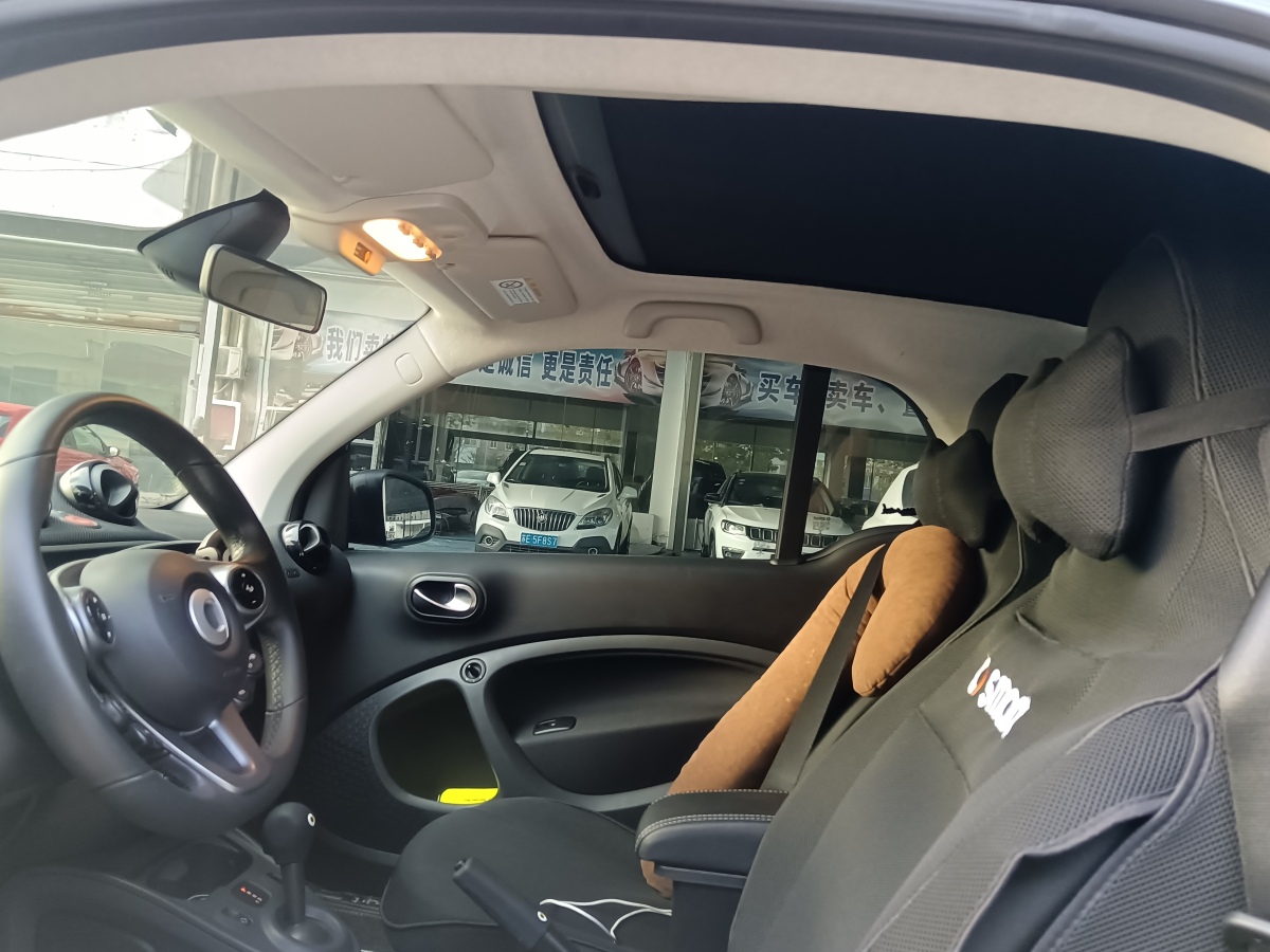 smart fortwo  2019款 0.9T 66千瓦硬頂動(dòng)擎版 國(guó)VI圖片