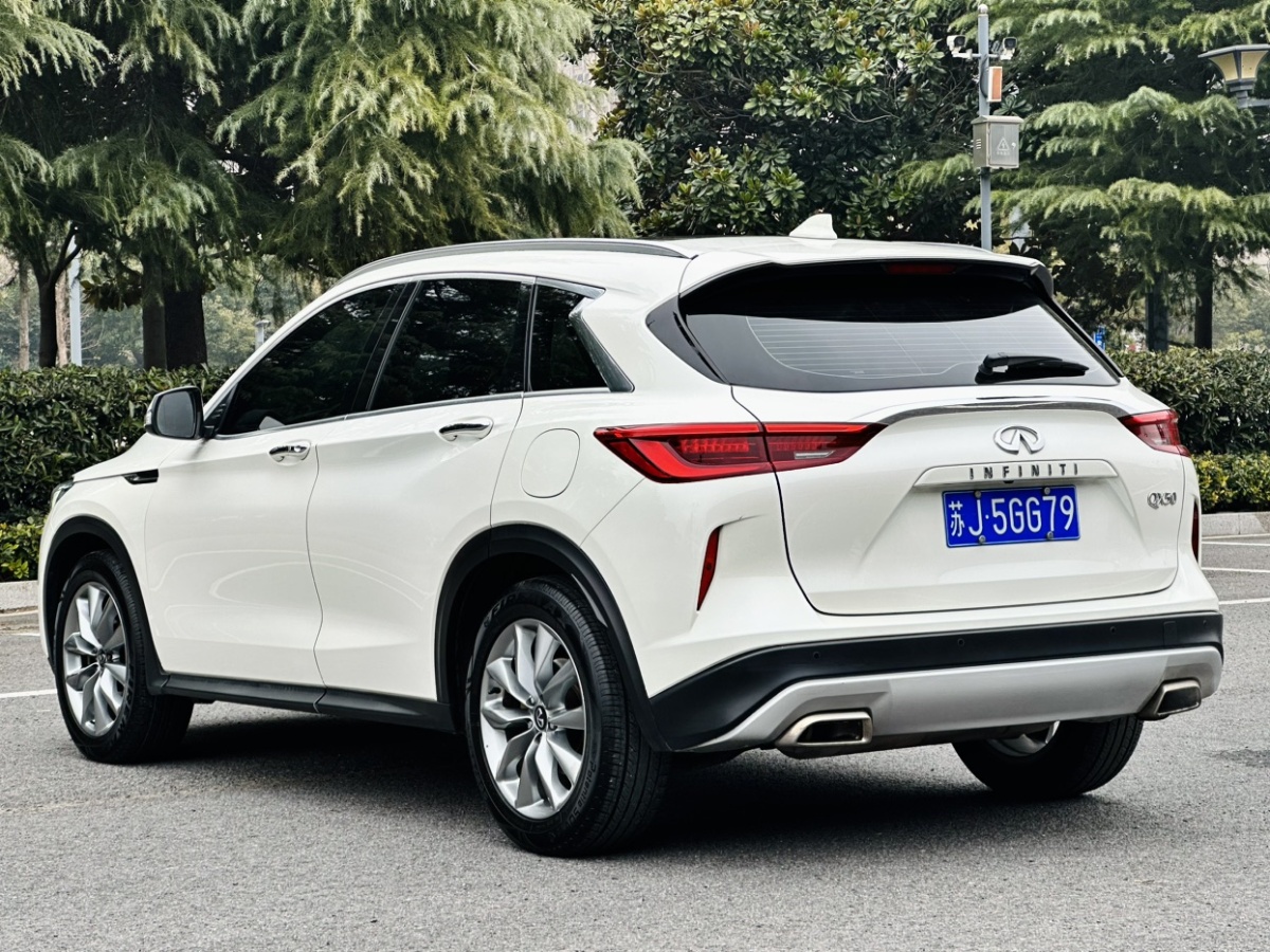 2020年7月英菲尼迪 QX50  2020款 改款 2.0T 兩驅(qū)時(shí)尚版