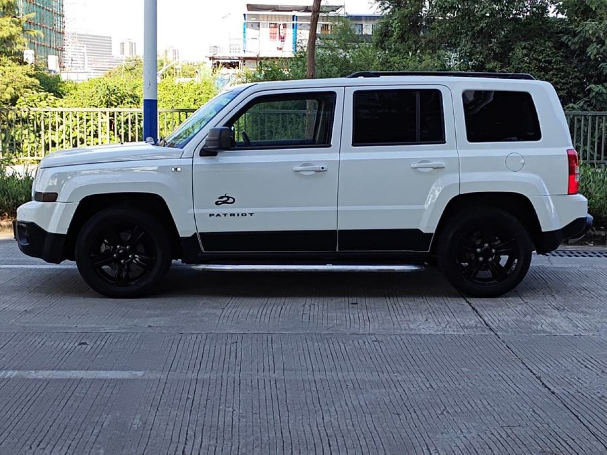 Jeep 自由客  2014款 2.4L 蛇行珍藏版圖片