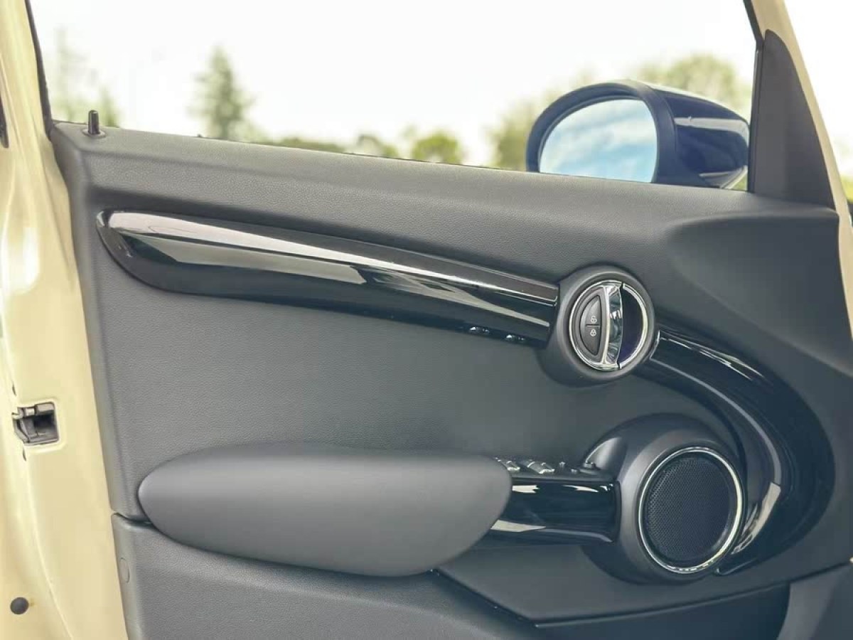 MINI MINI  2019款 1.5T COOPER 藝術(shù)家 五門(mén)版圖片