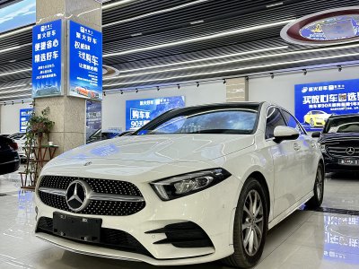 2020年8月 奔馳 奔馳A級(jí) 改款 A 200 L 運(yùn)動(dòng)轎車動(dòng)感型圖片