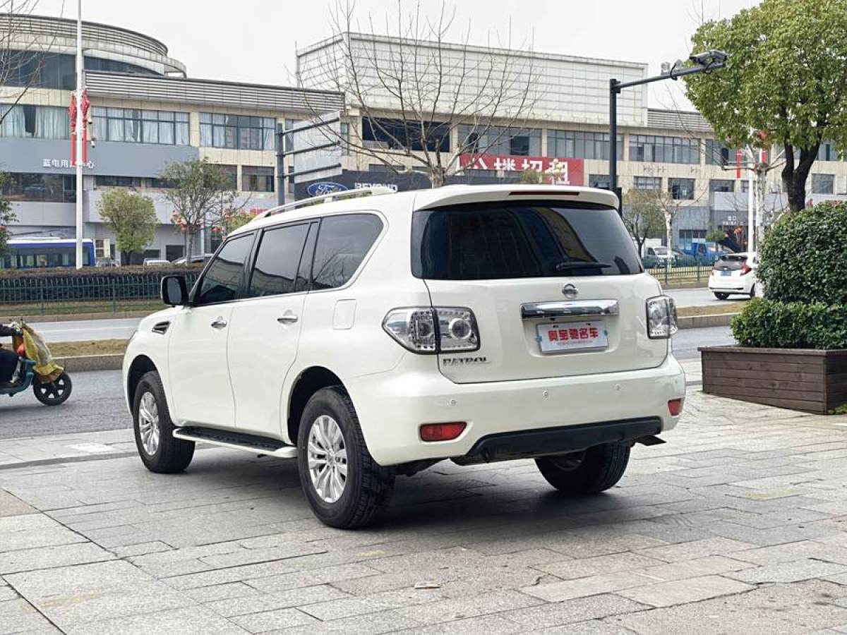 日產(chǎn) 途樂(lè)  2018款 4.0L 領(lǐng)英型圖片