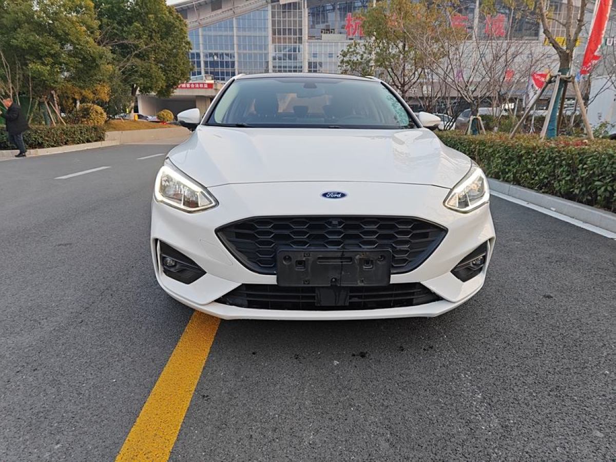 福特 ?？怂? 2020款 三廂 EcoBoost 180 自動(dòng)鋒潮型圖片