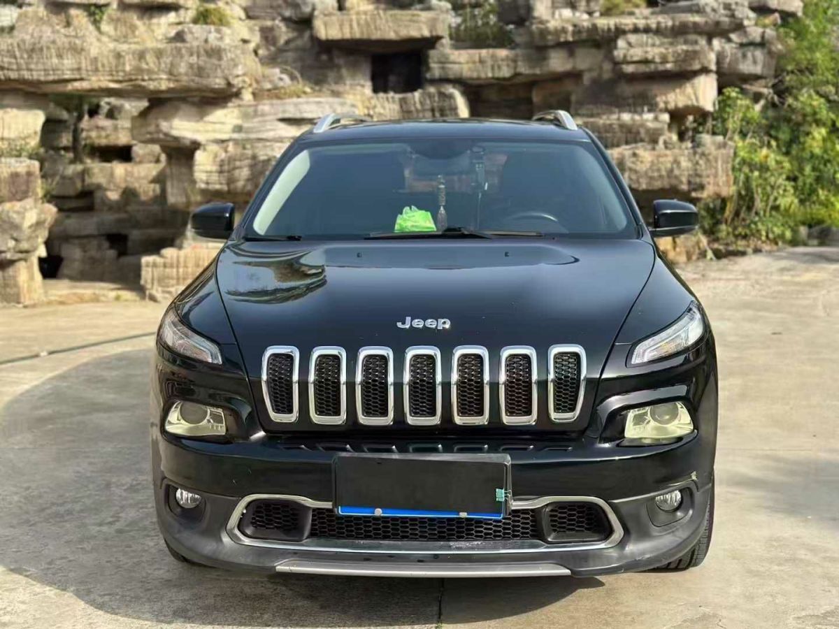 Jeep 自由光  2017款 2.0L 優(yōu)越版圖片