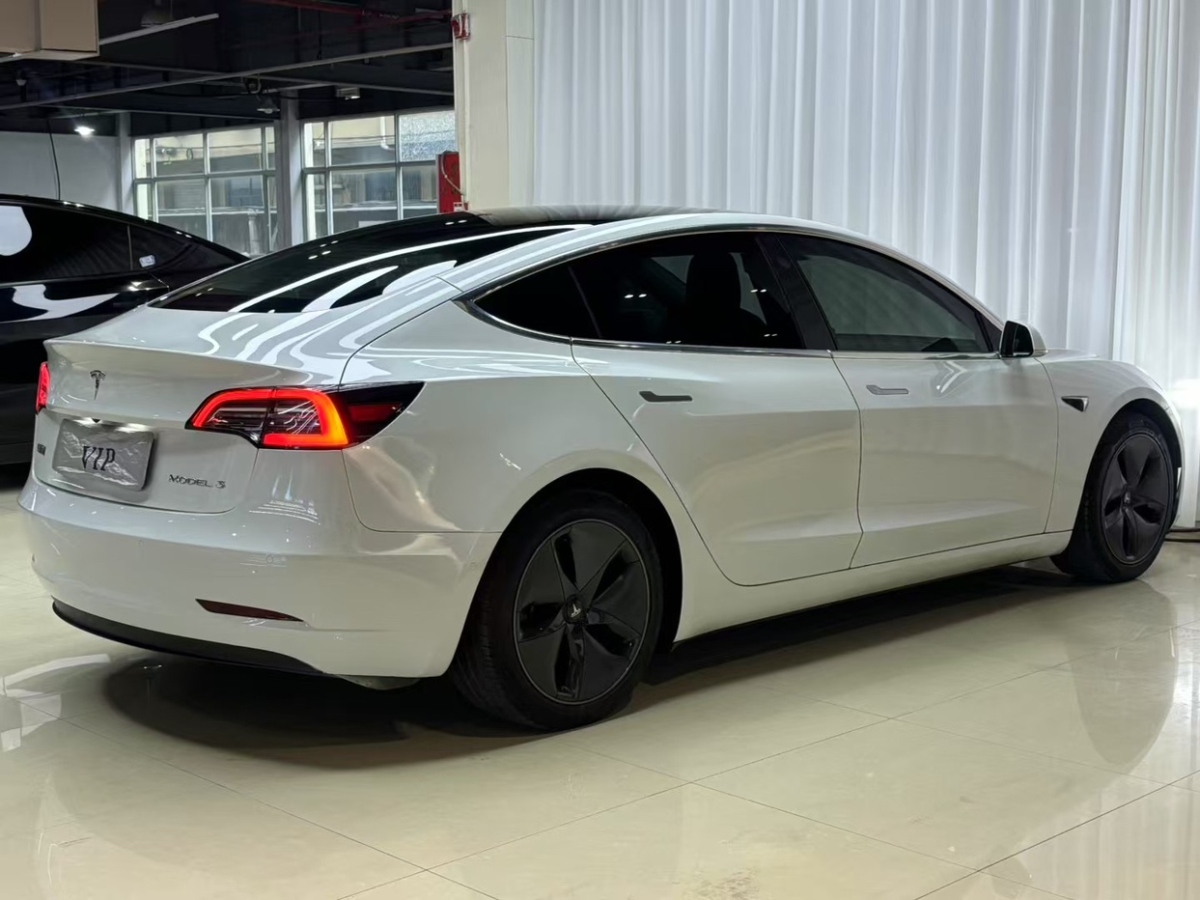 特斯拉 Model 3  2019款 標(biāo)準(zhǔn)續(xù)航后驅(qū)升級(jí)版圖片