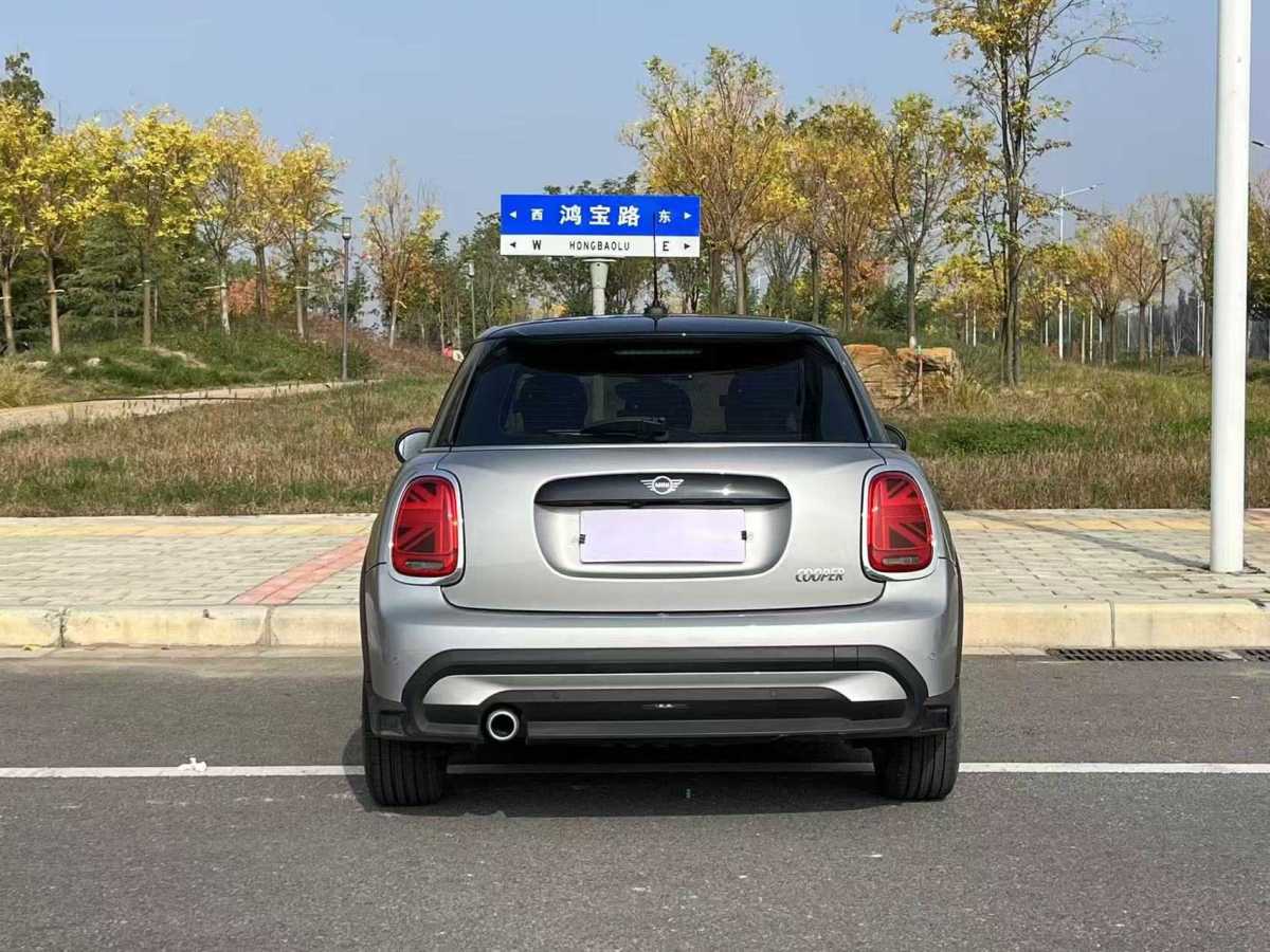 MINI MINI  2023款 改款 1.5T COOPER 藝術(shù)家 五門版圖片